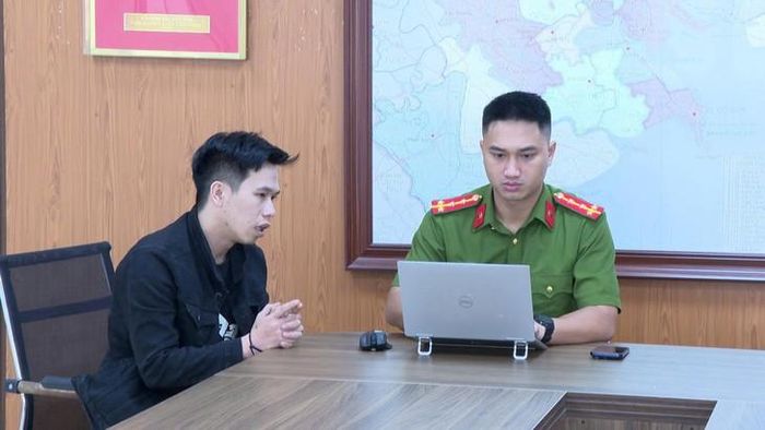 Đối tượng Trần Thanh Sang tại cơ quan công an - Ảnh: CAHP