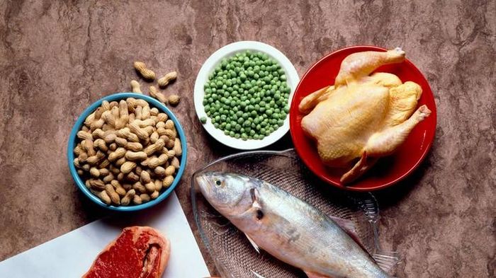 Protein giữ vai trò thiết yếu trong việc làm chậm quá trình hấp thụ glucose vào dòng máu, từ đó hỗ trợ duy trì chỉ số đường huyết ở mức cân bằng. Ảnh minh họa: Total Shape.