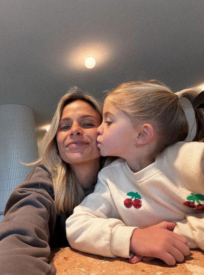Kellie Finlayson và con gái Sophia. Ảnh: Kellie Finlayson/Instagram.