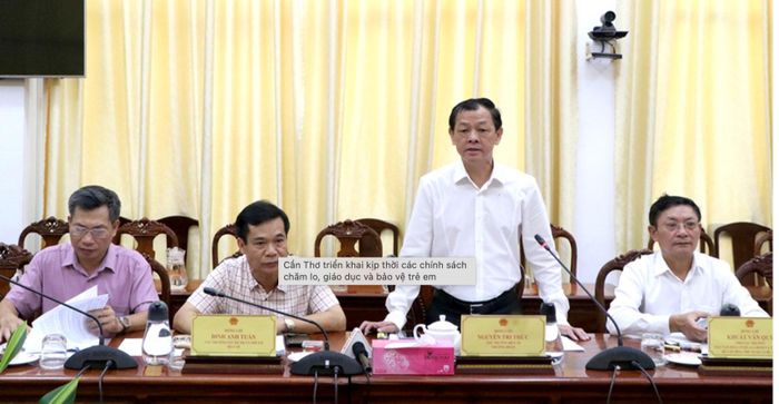 Thứ trưởng Bộ Y tế Nguyễn Tri Thức - Trưởng đoàn kiểm tra liên ngành phát biểu. Ảnh: Báo Cần Thơ