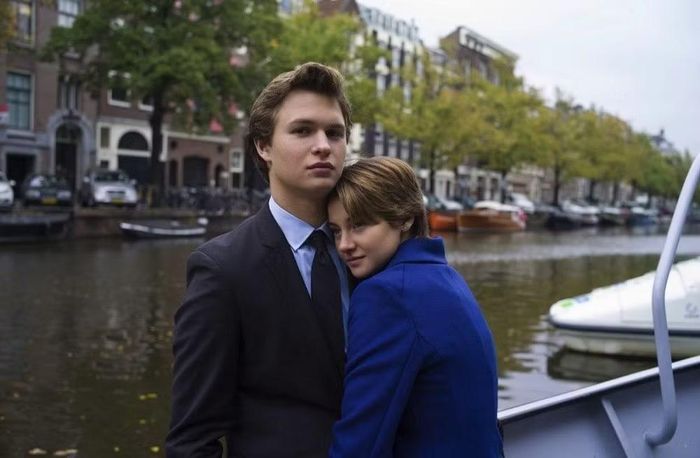 Cùng Shailene Woodley trong The Fault In Our Stars.