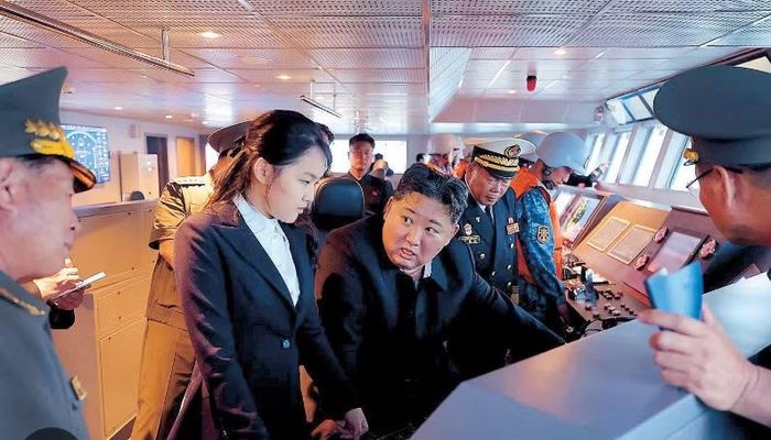 Cấu hình sau đó dường như được điều chỉnh, nâng số ống phóng lên 88. Ngoài ra, tàu còn có pháo hải quân 127 mm, tổ hợp phòng thủ tầm gần kiểu Pantsir-ME, 2 pháo tự động AK-630, các bệ phóng tên lửa diệt hạm và tên lửa chống tăng dẫn đường Bulsae-4.