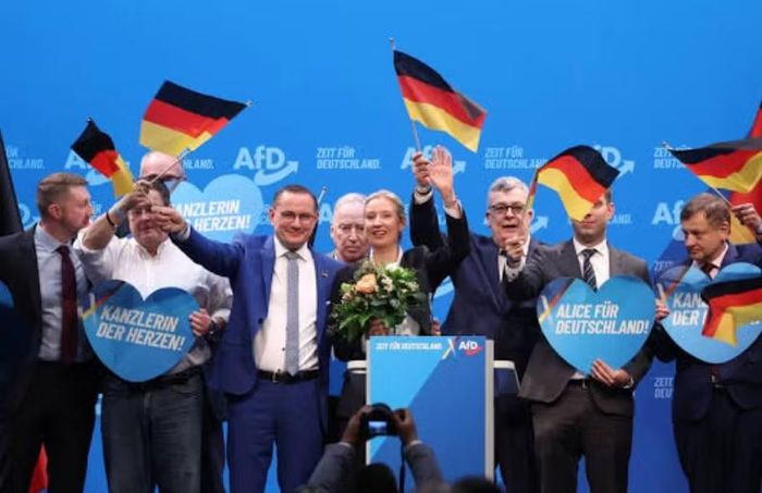 Kết quả này nhanh chóng thu hút sự chú ý của Elon Musk. Sau khi nhà đồng sáng lập AfD Alice Weidel chia sẻ dự báo kết quả trên mạng xã hội X, tỷ phú Mỹ gửi lời chúc mừng ngắn gọn: "Làm tốt lắm!". Ulrich Siegmund, ứng viên AfD tại Saxony-Anhalt, sau đó công khai cảm ơn Musk.