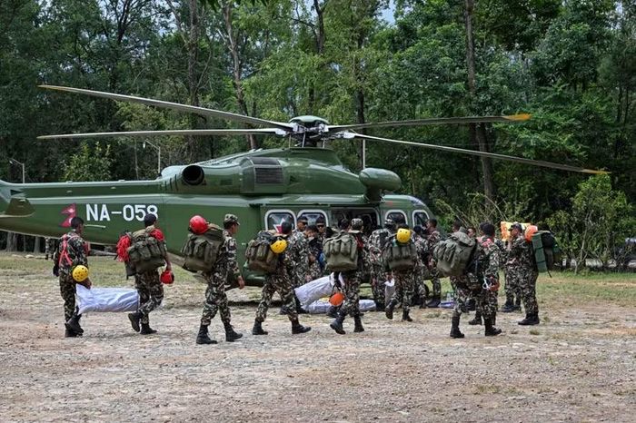 Quân đội lên đường tham gia hoạt động cứu hộ sau trận lũ quét ở Trishuli, huyện Nuwakot, Nepal ngày 7-9-2026