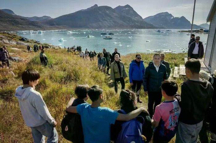 Thủ tướng Greenland Jens-Frederik Nielsen và Thủ tướng Đan Mạch Mette Frederiksen đến thăm đảo Qoornok, Greenland vào ngày 6-9-2026