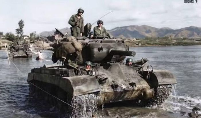 Mỹ bắt đầu tìm kiếm một thiết kế mới từ năm 1942. Dòng thử nghiệm T20 ban đầu được xem như một bước nâng cấp vượt xa Sherman.