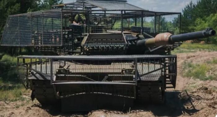 Cách này mất nhiều thời gian hơn trong khi đối phương vẫn tiếp tục tiến lên. Abrams kết hợp với IFV giúp đưa binh sĩ nhanh hơn, đồng thời cung cấp hỏa lực và khả năng bảo vệ.