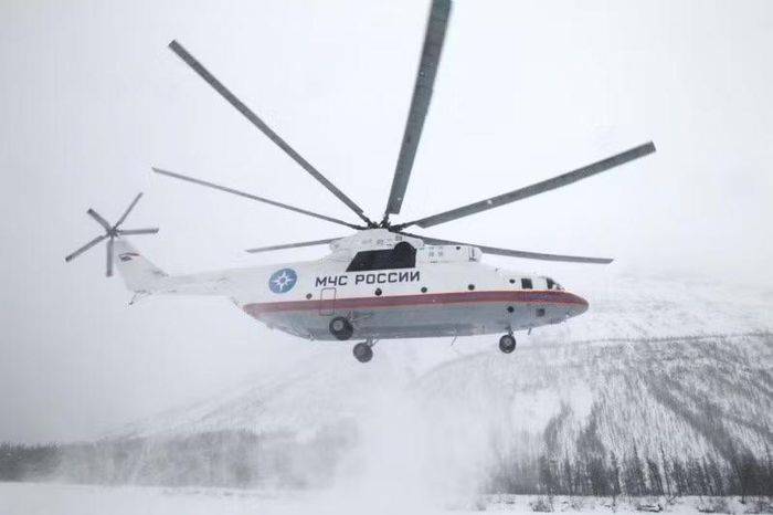 Mi-38PS Arctic được sản xuất tại Nhà máy Trực thăng Kazan theo yêu cầu của Bộ Tình trạng Khẩn cấp Nga. Tầm bay tối đa với thùng nhiên liệu phụ vượt quá 1.500 km, đây là một kỷ lục đối với bất kỳ máy bay lên thẳng nào của Nga.