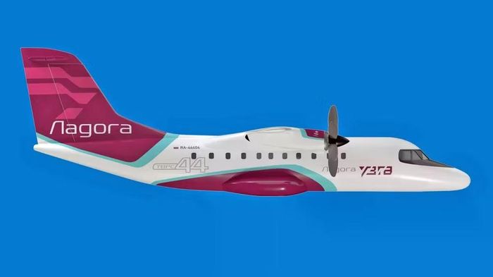 Đồng thời Ladoga có khả năng nhỏ hơn so với Il-114-300 (trọng lượng cất cánh 17 tấn so với 23,5 tấn và chở tối đa 44 hành khách so với 66), tốc độ bay hành trình của hai phi cơ xấp xỉ nhau (khoảng 450 - 500 km/h), tải trọng của Ilyushin cao hơn (6 tấn so với 5 tấn)...