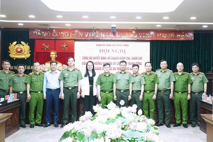 Các đại biểu dự hội nghị