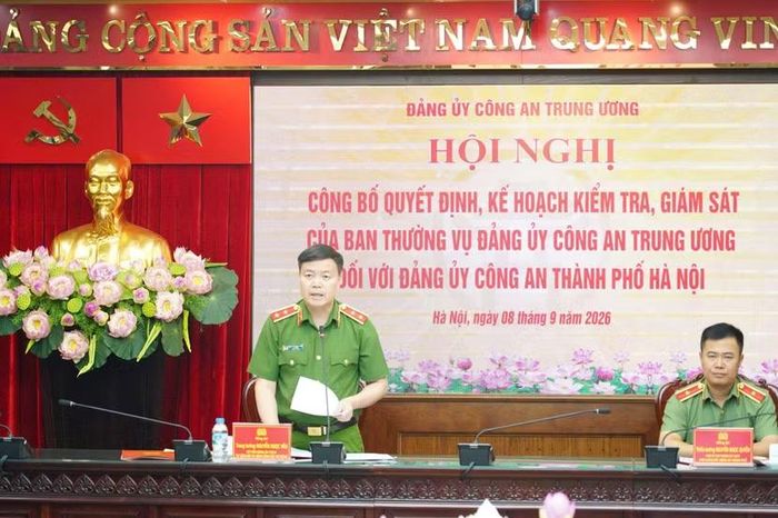 Trung tướng Nguyễn Ngọc Vân, Ủy viên Đảng ủy Công an Trung ương, Tư lệnh Bộ Tư lệnh Cảnh sát cơ động – Phó trưởng Đoàn kiểm tra, giám sát số 1 của Ban Thường vụ Đảng ủy Công an Trung ương phát biểu tại hội nghị