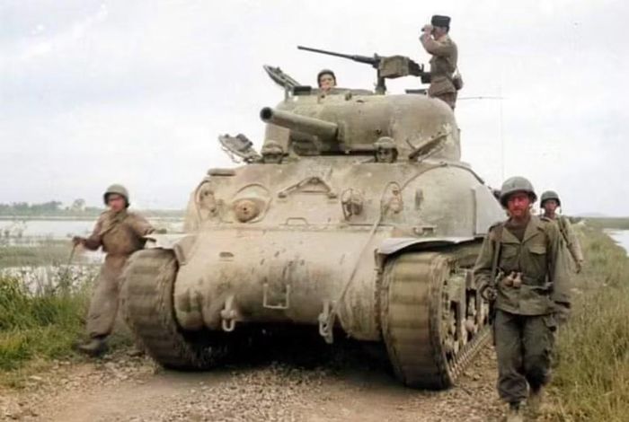Tại đây, Sherman phải đối đầu với Panther và Tiger có hỏa lực và giáp mạnh hơn. Quân Mỹ vì vậy triển khai thêm các phiên bản pháo 76 mm và Sherman Jumbo.
