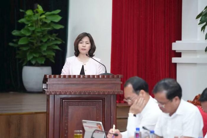  Bí thư Đảng ủy, Chủ tịch HĐND xã Thư Lâm Nguyễn Thị Thanh Tâm báo cáo ﻿(Ảnh: Phạm Hùng) 