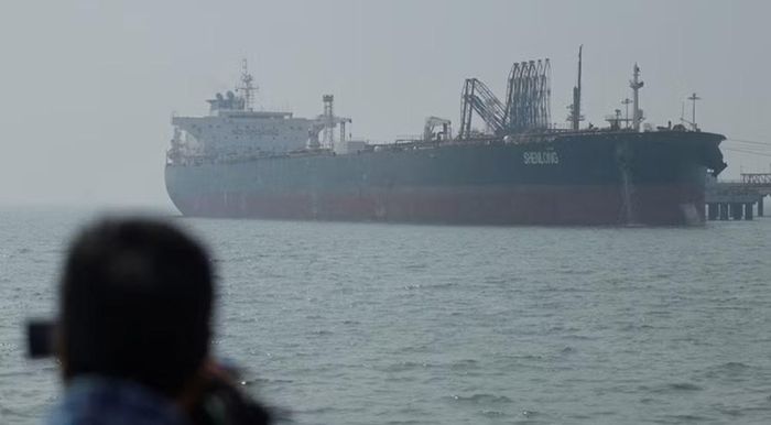 Các lực lượng này nhằm tấn công những khí tài mà Iran sử dụng để nhắm mục tiêu tàu hàng tại eo biển Hormuz, đồng thời đánh chặn máy bay không người lái (UAV) của Iran.
