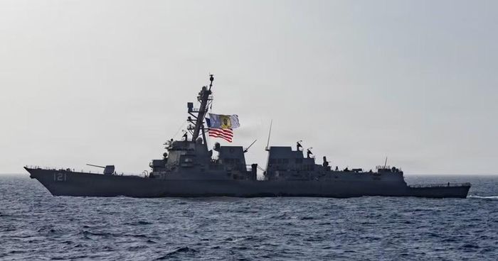 Quân đội Mỹ dự kiến tiếp tục các cuộc tấn công gần eo biển. Washington cho rằng Iran vẫn có khả năng khôi phục năng lực quân sự sau những thiệt hại trước đó và muốn từng bước làm suy giảm khả năng tận dụng eo biển Hormuz của Tehran.