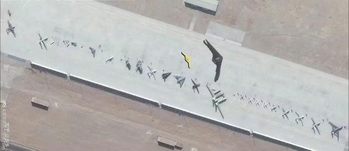 Theo nhận xét ban đầu, chiếc UAV này có thiết kế cánh khác thường. Cụ thể là nó sở hữu đôi cánh hình dạng bậc thang với phần bên trong rộng rãi, chuyển tiếp mượt mà sang các đầu cánh rất hẹp.