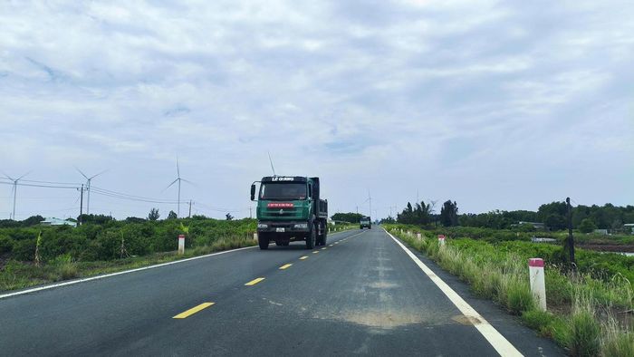Hoàn thiện hạ tầng giao thông tạo động lực thúc đẩy kinh tế - xã hội. Ảnh: Nguyên Du