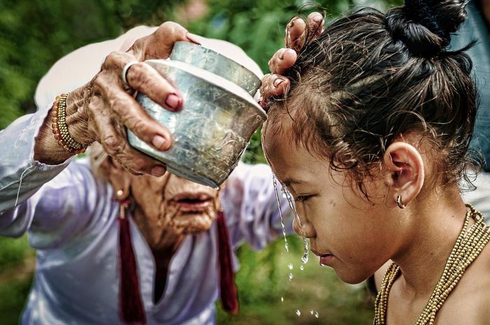 Một ảnh trong bộ ảnh “Lễ trưởng thành của thiếu nữ Chăm” đoạt nhiều giải thưởng quốc tế của NSNA Lý Hoàng Long.
