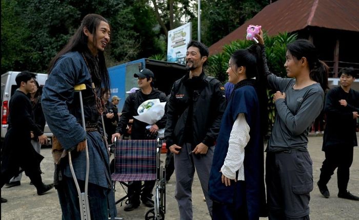 Johnny Trí Nguyễn đồng thời đảm nhận vị trí đạo diễn hành động.
