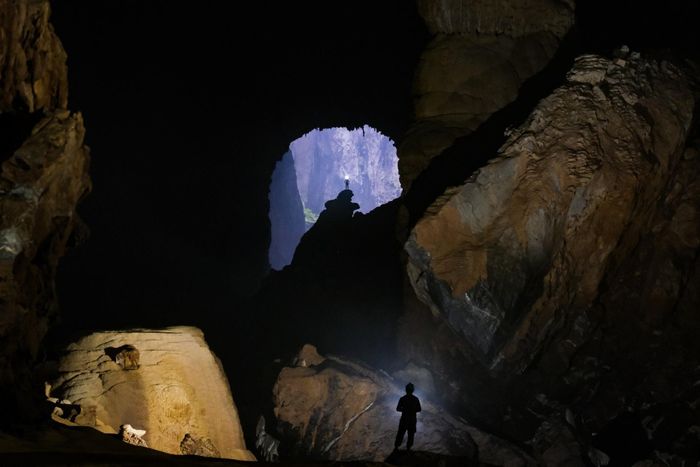 Du khách khám phá hang Sơn Đoòng, hang động lớn nhất hành tinh, nằm trong vùng lõi Vườn Quốc gia Phong Nha - Kẻ Bàng năm 2023. Ảnh: Linh Huỳnh.
