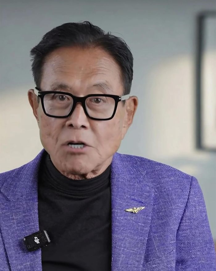 Robert Kiyosaki chia sẻ trong một video đăng trên trang Facebook cá nhân. Ảnh: Facebook.