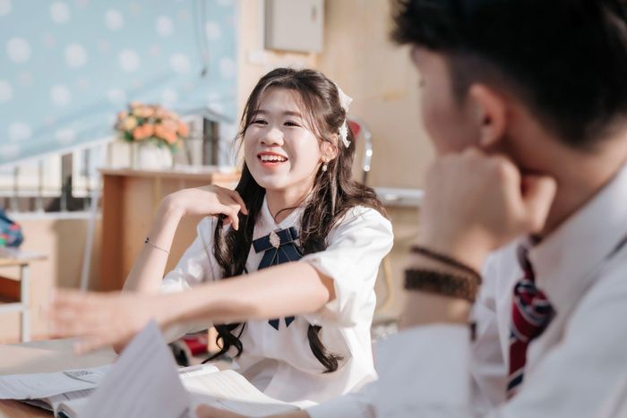 Một lời khen cụ thể và chân thành thường có sức nặng hơn những lời tâng bốc chung chung. Ảnh: Green Odette/Pexels.