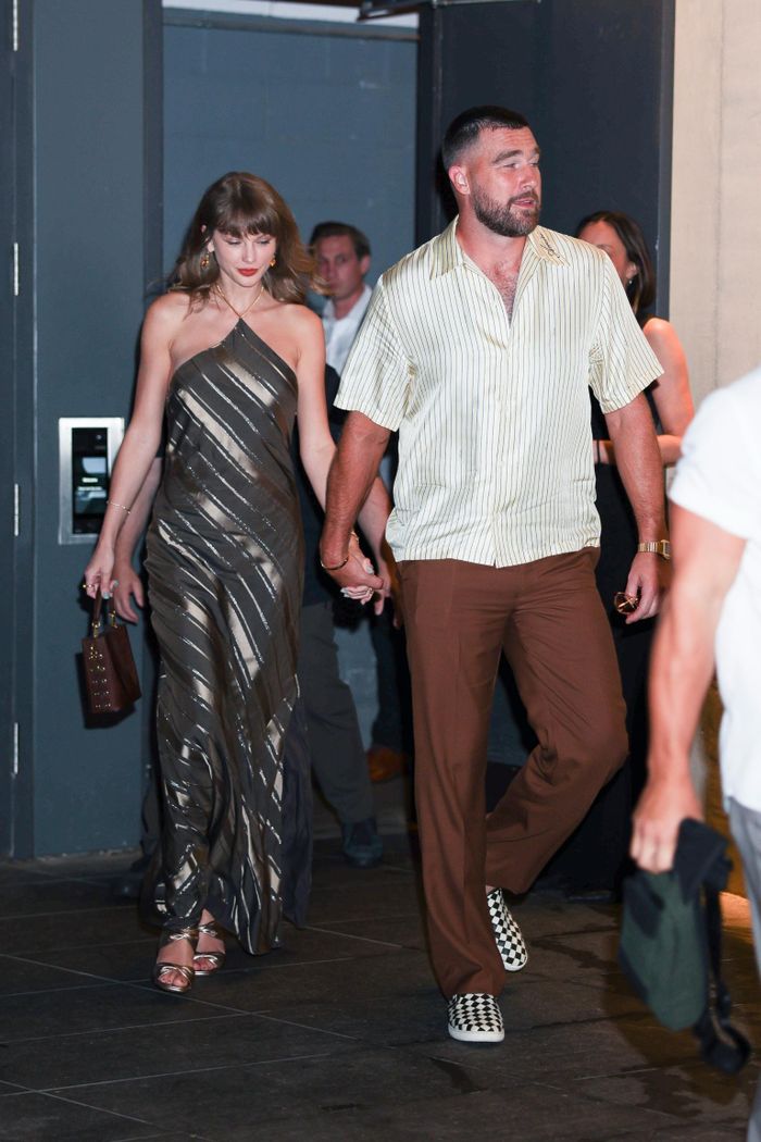 Taylor Swift và Travis Kelce đang làm quen với cuộc sống hôn nhân. Ảnh: BACKGRID.