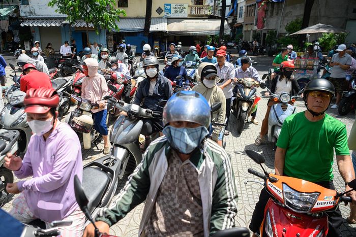  Thông tin về việc tạm dừng bán trú, thầy Tất Quốc Thắng, Hiệu trưởng trường Tiểu học Nguyễn Văn Trỗi, cho biết nhà trường hiện chưa thể xác định thời điểm cụ thể để tổ chức bán trú trở lại. 