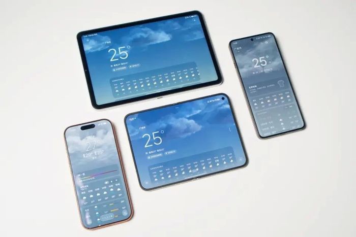  Xiaomi 18 Fold có tỷ lệ màn hình 2:1, tương đương với khổ giấy A4 chuẩn. Trạng thái gập lại giúp máy ngắn hơn 28% so với điện thoại dạng thanh 6,9 inch thông thường. Khi mở ra, tỷ lệ này biến máy thành một chiếc máy tính bảng mini tiện dụng cho các tác vụ công việc lẫn giải trí. Ảnh: Fengchao Technology. 