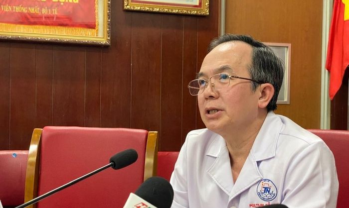  PGS.TS Đỗ Kim Quế cho biết ghép gan từ người sống phải bảo đảm an toàn cho cả người hiến và người nhận. Ảnh: Minh Châu.
