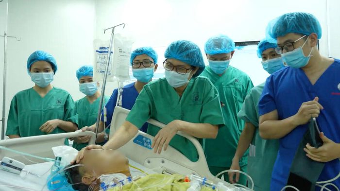  Người nhận gan tỉnh táo, sinh hiệu ổn định, chức năng gan ghép tốt sau phẫu thuật. Ảnh: BVCC.