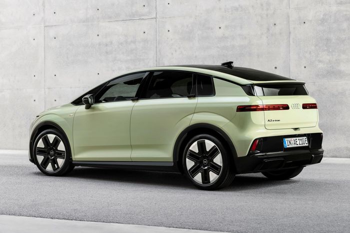 Audi A2 e-tron đã chính thức mở bán kể từ tháng 9/2026, và dự kiến bàn giao vào tháng 12 cùng năm. Tại Đức, mẫu xe điện này có giá từ 38.200 Euro (khoảng 44.400 USD).