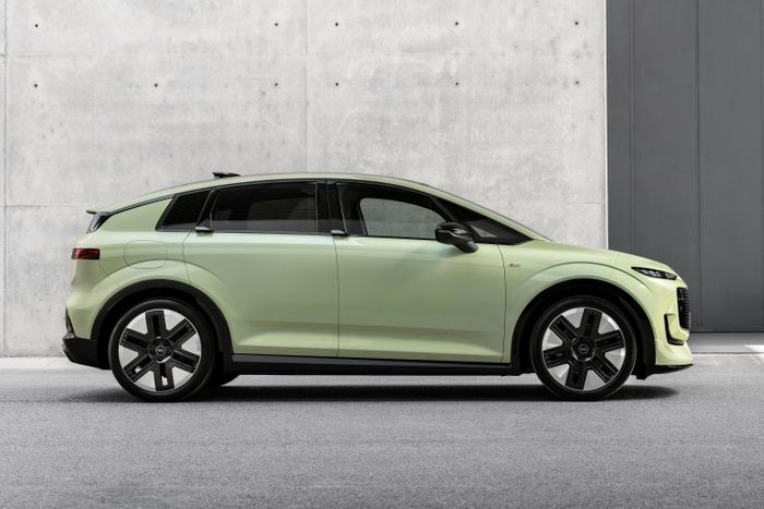 Mặc dù thuộc phân khúc cỡ nhỏ, Audi A2 e-tron có trục cơ sở lên đến 2,77 m. Ngoại thất cũng được tinh chỉnh giúp đạt chỉ số cản gió Cd chỉ 0,24. Tay nắm cửa được thiết kế dạng vây cá mập, đi kèm cùng nguồn điện dự phòng tích hợp ngay tại cửa.
