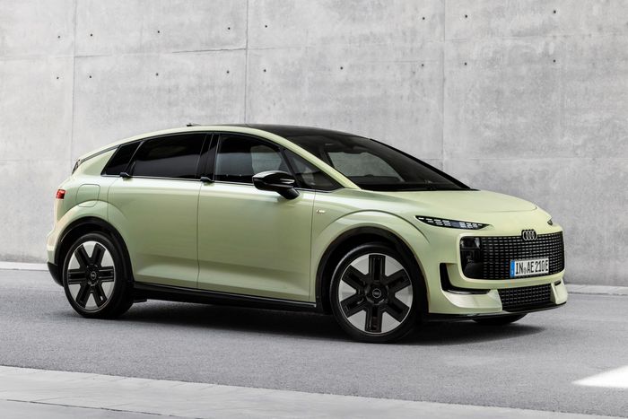 Sau thời gian dài chờ đợi, Audi đã chính thức ra mắt mẫu xe điện rẻ nhất trong dải sản phẩm - chiếc Audi A2 e-tron. Trước đó, tên gọi A2 từng được sử dụng cho mẫu MPV cỡ nhỏ, vốn chỉ được sản xuất từ năm 2000 đến 2005.