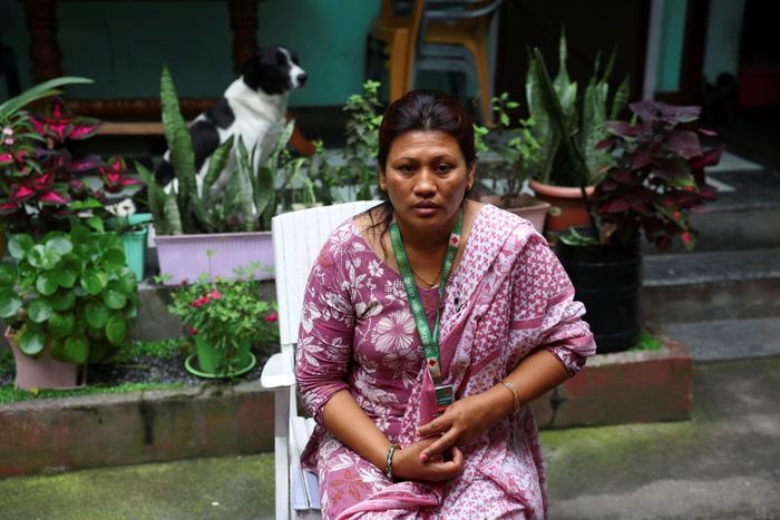 Hira Shova Maharjan, 45 tuổi, vợ của Kabir Maharjan. Ảnh: Reuters.