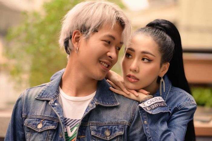 Đến thời điểm hiện tại, Du Uyên vẫn giữ lại những khoảnh khắc bên người cũ trên trang cá nhân. Trong khi đó, El Anh Thoại không lên tiếng về thông tin cả hai đường ai nấy đi. Anh chủ yếu chia sẻ những hoạt động, hình ảnh ở dự án điện ảnh mới.