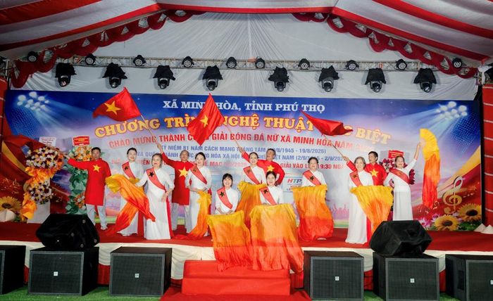 Chương trình nghệ thuật đặc sắc tại lễ bế mạc Giải bóng đá nữ xã Minh Hòa năm 2026.