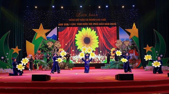Một số tiết mục dân ca đặc sắc trong buổi liên hoan