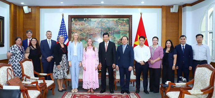 Hai bên nhất trí thúc đẩy hợp tác văn hóa và giao lưu nhân dân
