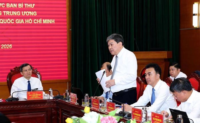 Phó Giám đốc Học viện, Ủy viên Ban Thường vụ Đảng ủy Nguyễn Duy Bắc báo cáo tại buổi làm việc