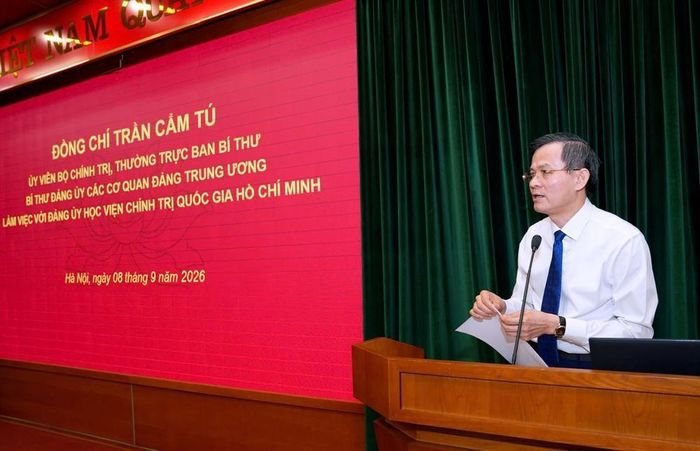 Ủy viên Bộ Chính trị, Bí thư Đảng ủy, Giám đốc Học viện Chính trị quốc gia Hồ Chí Minh Đoàn Minh Huấn phát biểu tại buổi làm việc