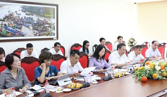 Các đại biểu dự buổi làm việc