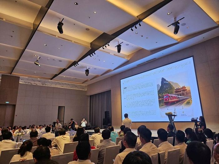 Đại biểu phát biểu, đề xuất phát triển sản phẩm du lịch giữa TP.HCM với các tỉnh phía Bắc và Bắc Trung Bộ