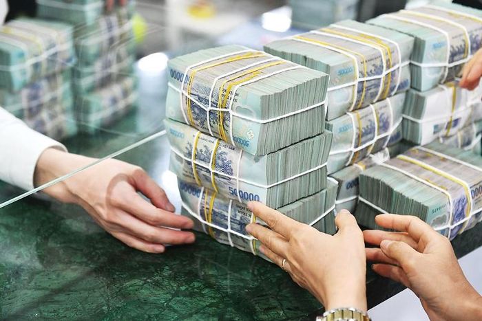 Các hành vi vi phạm trong mở, sử dụng tài khoản ngân hàng có thể bị xử phạt hành chính và xử lý hình sự theo các quy định của pháp luật.
