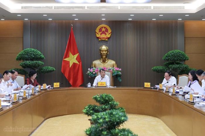 Thủ tướng Lê Minh Hưng chủ trì cuộc làm việc với Bộ Y tế và các bộ, ngành, cơ quan liên quan về dự án Luật sửa đổi, bổ sung một số luật trong lĩnh vực y tế - Ảnh: chinhphu.vn/Nhật Bắc