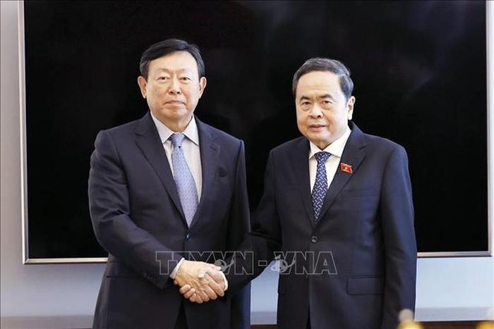 Chủ tịch Quốc hội Trần Thanh Mẫn tiếp ông Shin Dong Bin, Chủ tịch Tập đoàn Lotte (Hàn Quốc) - Ảnh: TTXVN