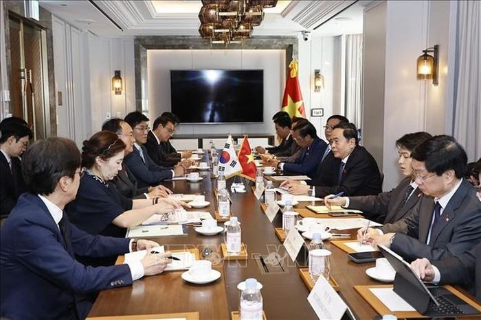 Chủ tịch Quốc hội Trần Thanh Mẫn tiếp ông Moon Hyuk Soo, Giám đốc điều hành LG Innotek, thuộc Tập đoàn LG - Ảnh: TTXVN