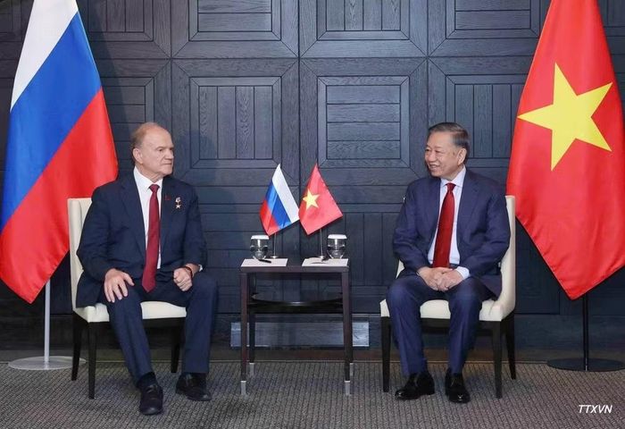Tổng Bí thư, Chủ tịch nước Tô Lâm tiếp Chủ tịch Đảng Cộng sản Liên bang Nga Gennady Zyuganov. (Ảnh: TTXVN)