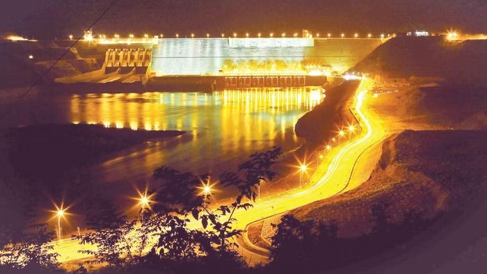 Thủy điện Sơn La về đêm. (Ảnh: EVN)
