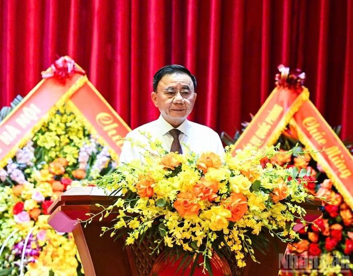 Thường trực Ban Bí thư Trần Cẩm Tú phát biểu chỉ đạo tại lễ khai giảng. (Ảnh: DUY LINH)